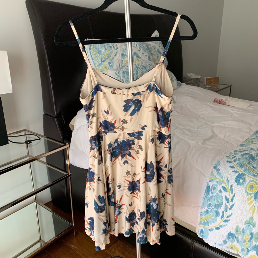 Aritzia Talula Lipinski Floral Dress - Picture 3 of 5